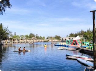 Chèo SUP và thuyền trên hồ tại Hodota